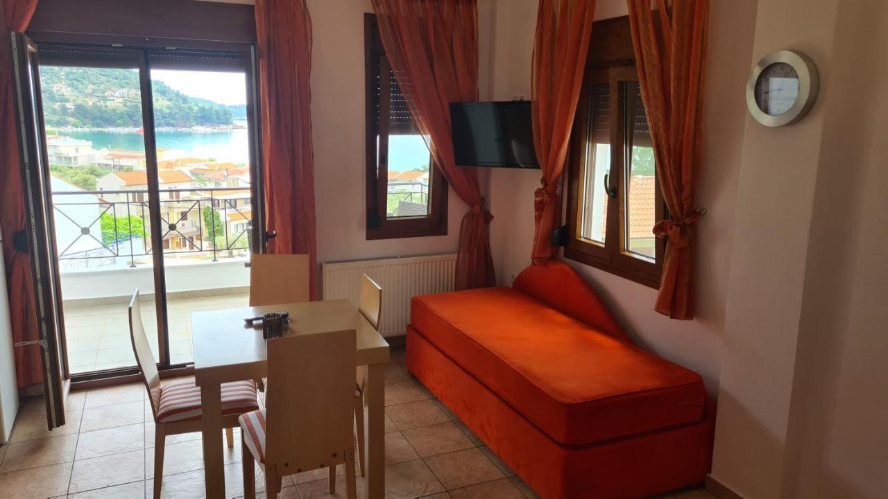 Loretta Maisonettes And Studios Chrysi Ammoudia Luaran gambar